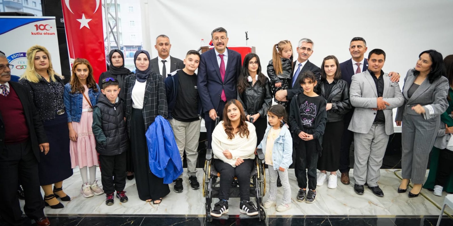 BAKAN YARDIMCISI YILMAZ, HAKKÂRİ'DE ÖZEL GEREKSİNİMLİ ÖĞRENCİLERLE BULUŞTU